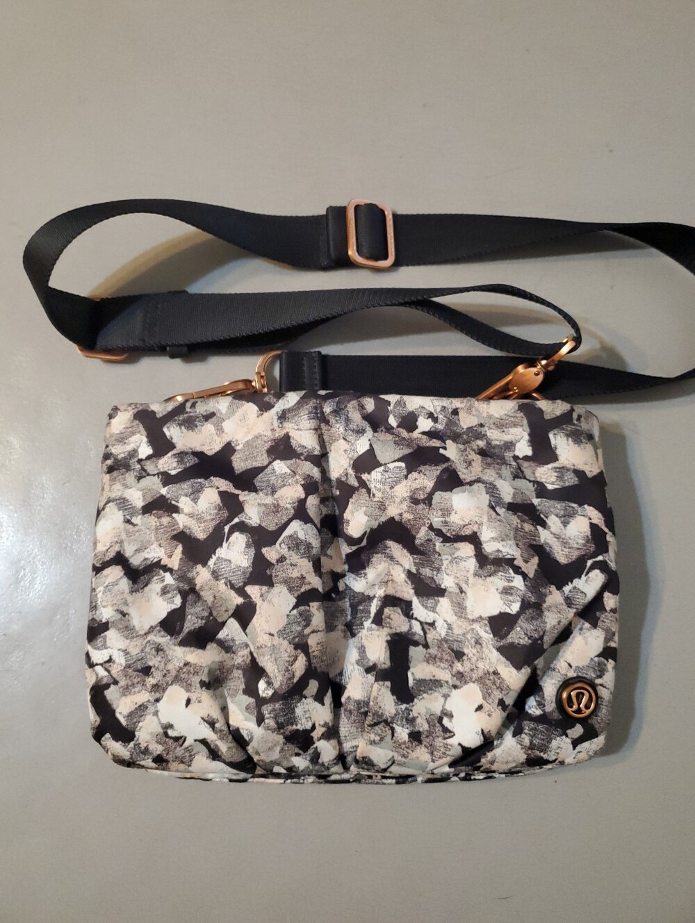 Lululemon Hip To Be Free Black White Camo Crossbody Purse Handbag‎